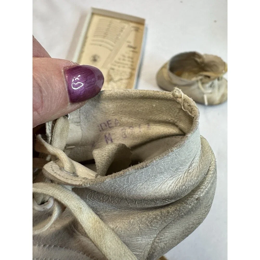 Vintage Mrs Day's Ideal Sears Honeysuckle White Leather Baby Shoes with box